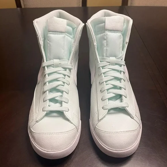 New Nike Blazer Mid 77 Barely Green Sneaker Shoes Size 10.5 - Picture 3 of 12